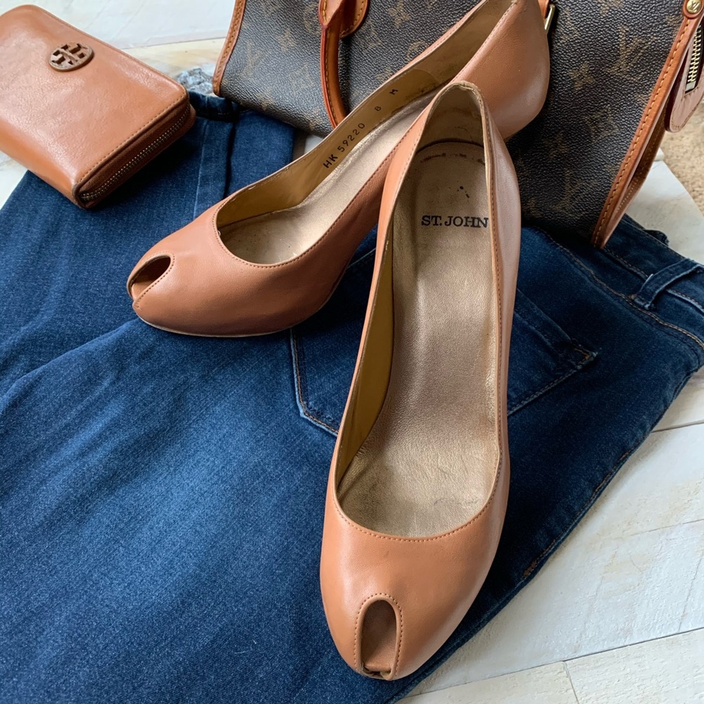 $268 St. John leather unique peeptoe stilettos - Picture 2 of 10